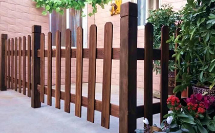 實(shí)木防腐隔離柵