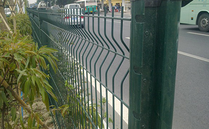 公路護(hù)欄網(wǎng)