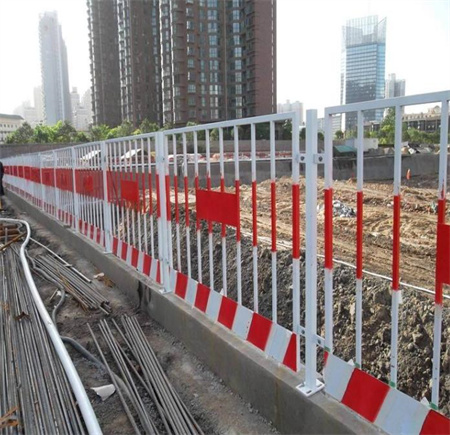 基坑護(hù)欄3.jpg 基坑護(hù)欄3.jpg